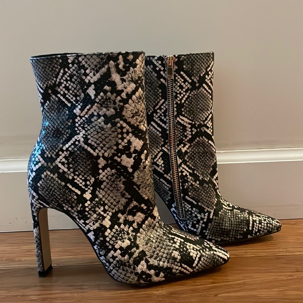 TOPSHOP SNAKESKIN PRINT ANKLE BOOTS